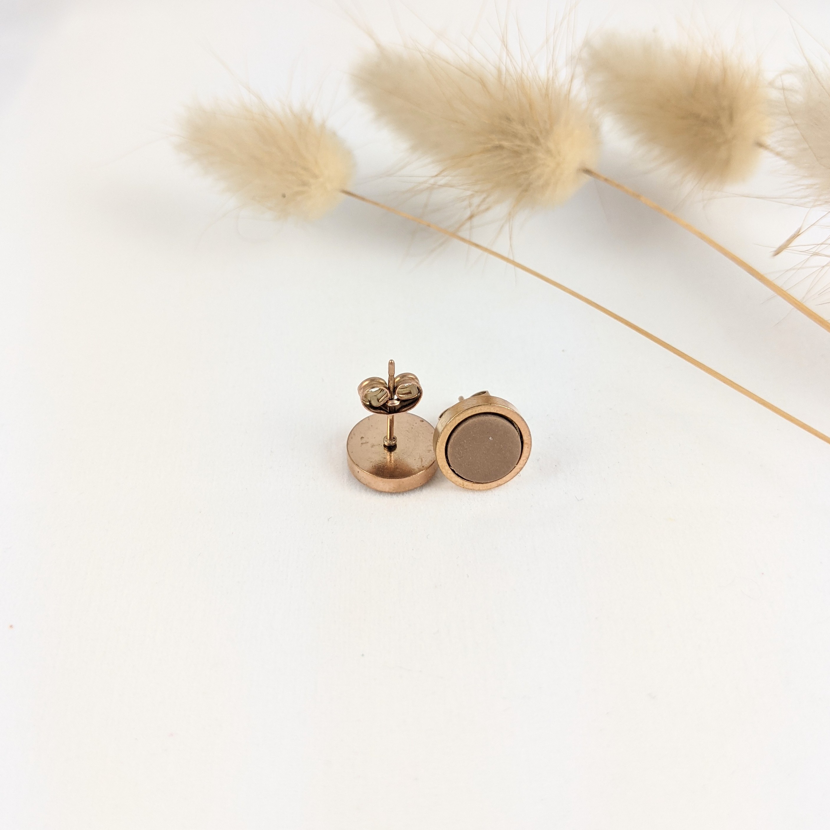 Stecker taupe