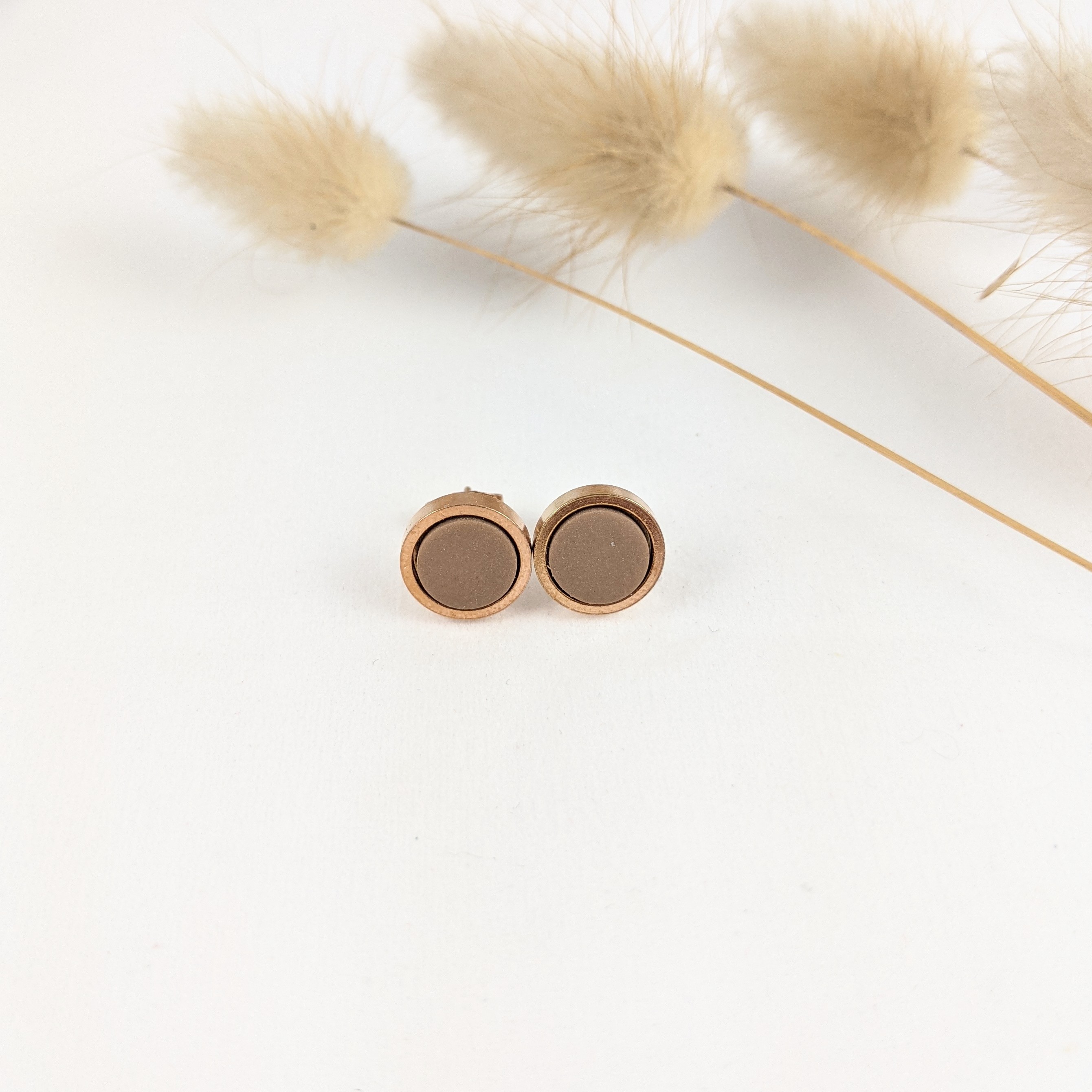 Stecker taupe