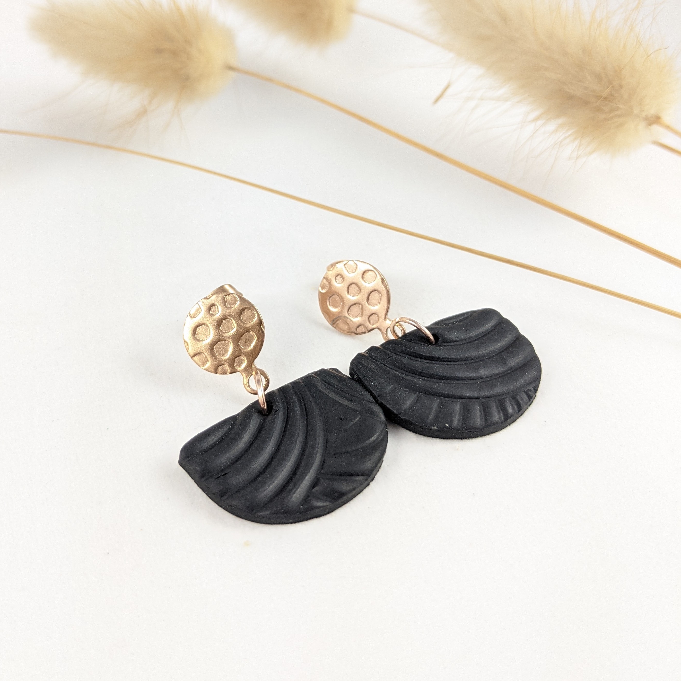 Polymer Clay "wave" black
