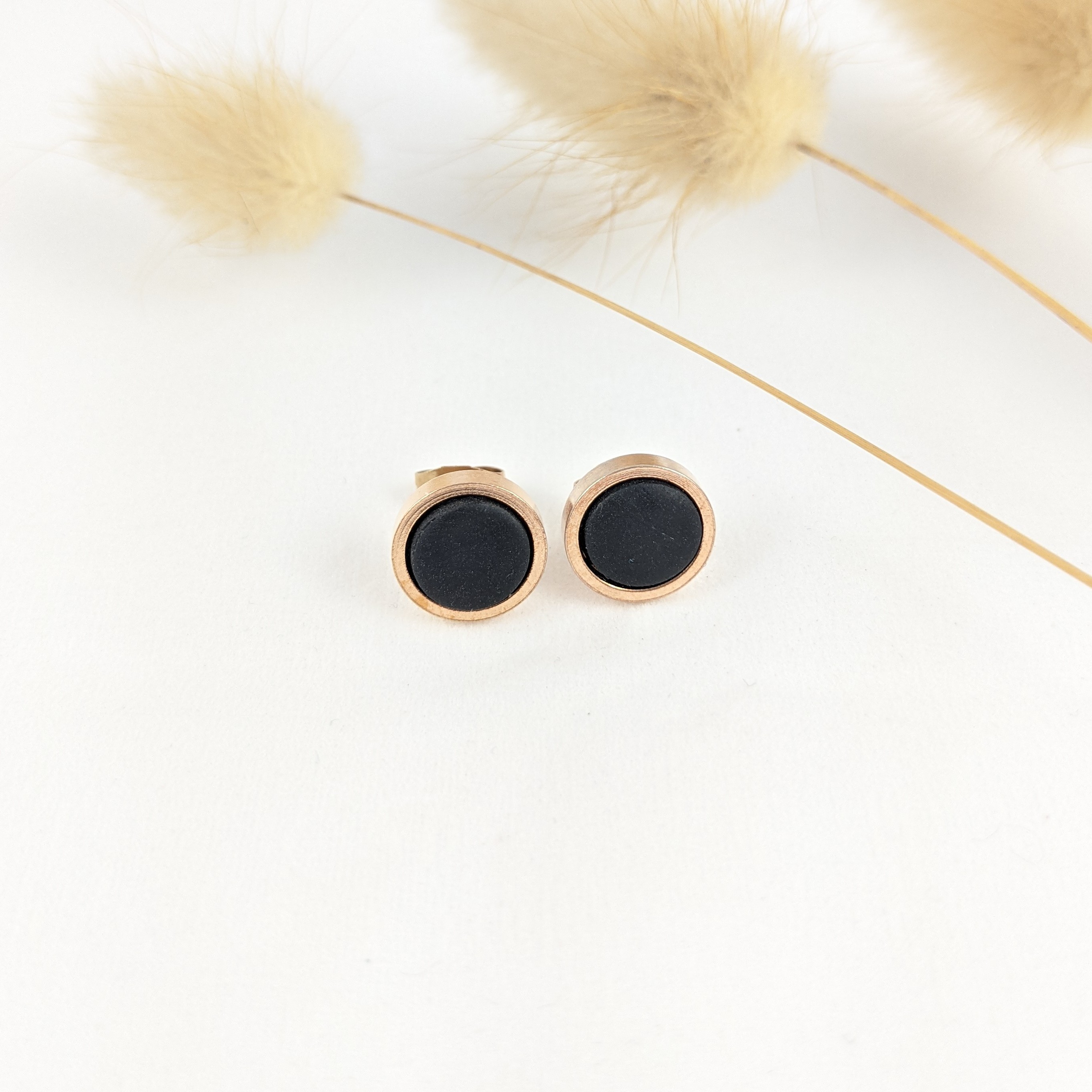 Stecker black 